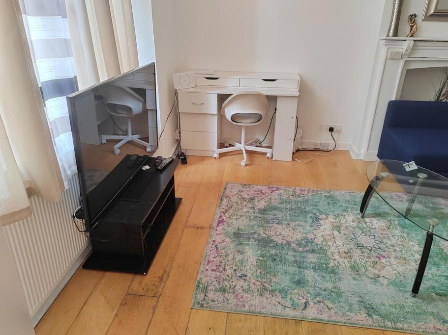 Two Bedroom In Paddington, Appartamento Londra